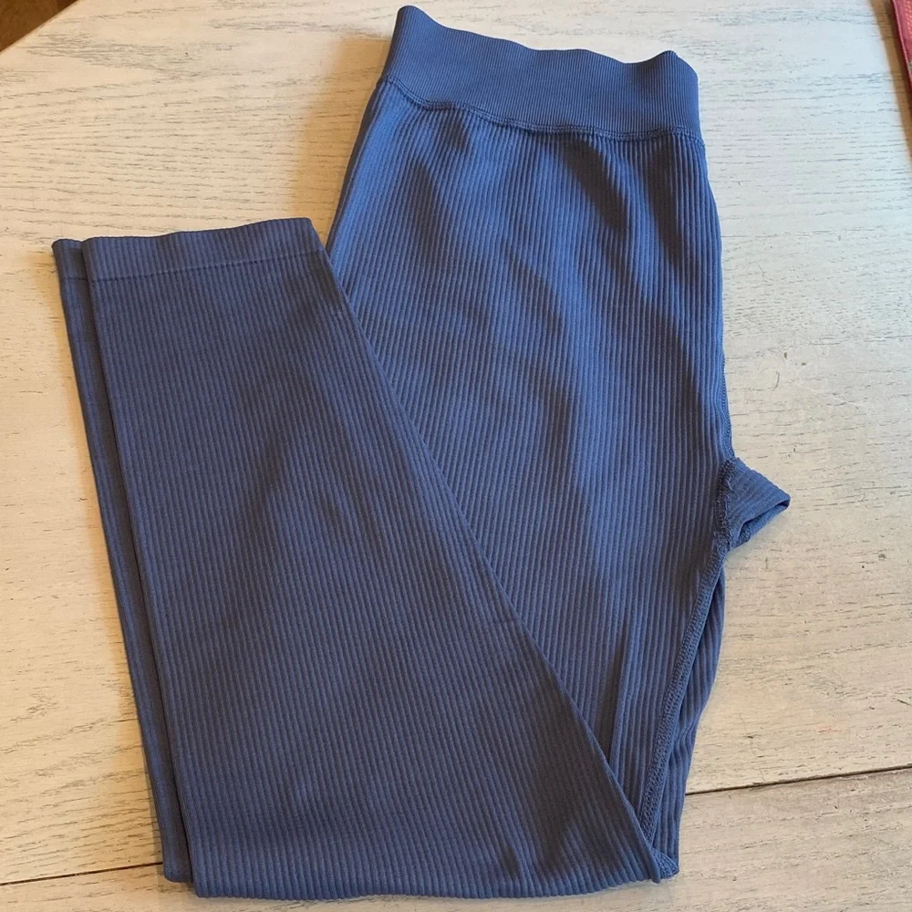 Blue Ribbed Leggings - Picture 4 of 7